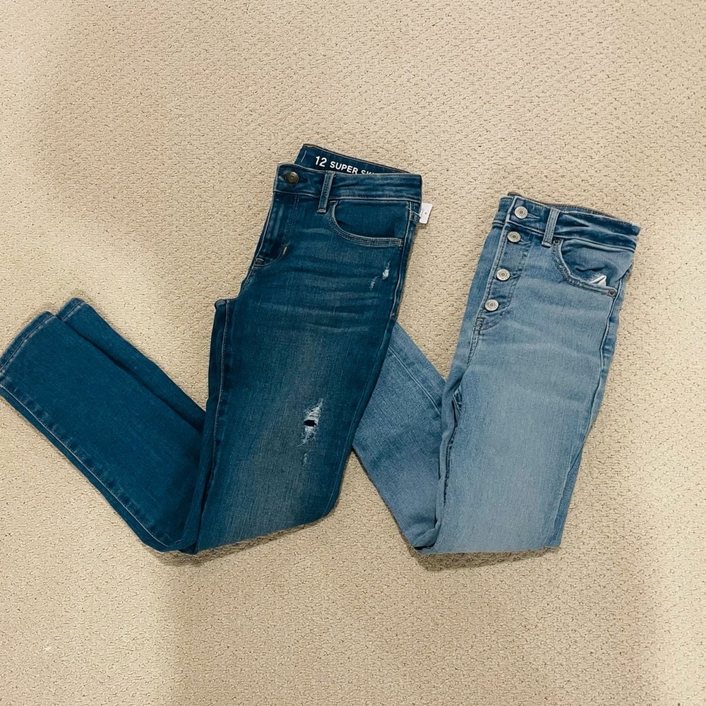 Two pairs GAP skinny Jeans